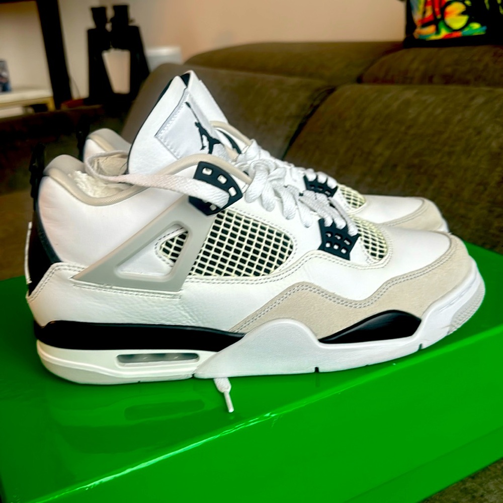 Jordan 4 Military Black size 10.5 mens